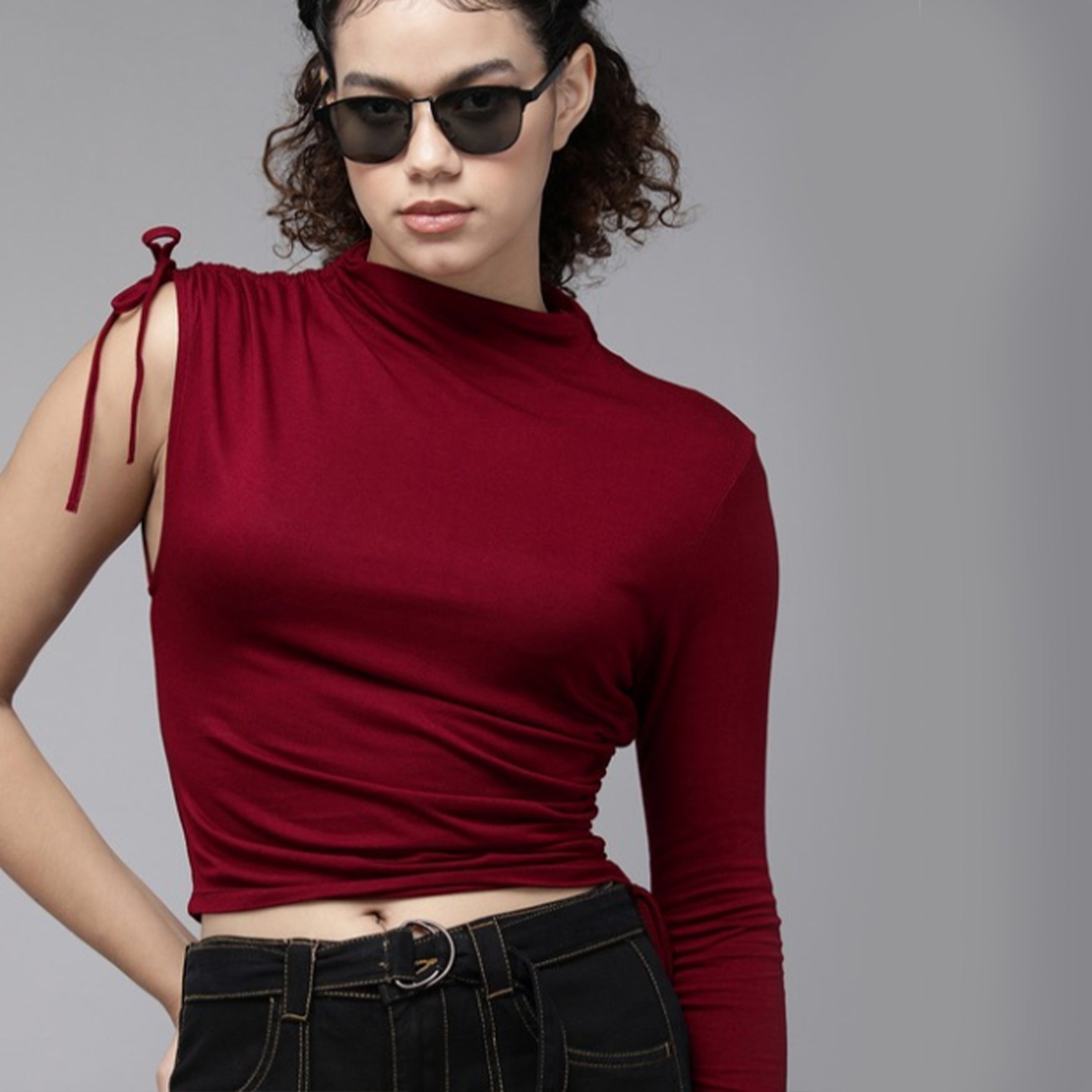 Maroon Solid Fitted Crop Top With Tie Ups